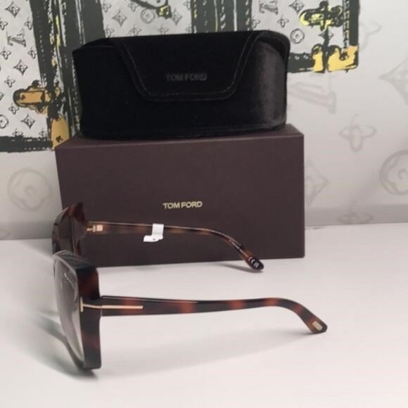 NEW AUTHENTIC Tom Ford Women's Oversized Tortoise Sunglasses TF943 53F","descrip - Picture 9 of 13